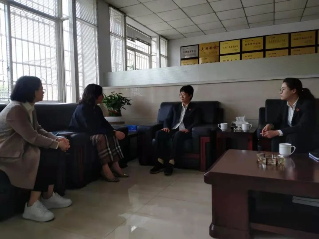 Päätoiminen tuomari Zheng Yuqing ja Shengzhoun kansantuomioistuimen presidentti Du Hangli tulivat yritykseemme ohjaamaan työtämme