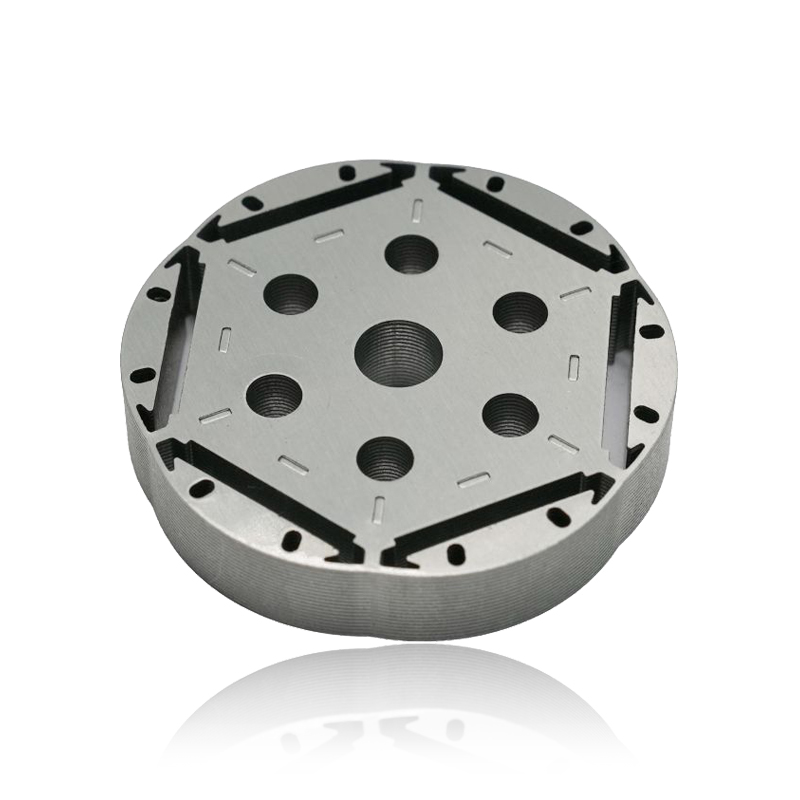 Miten autojen moottorin staattoriydinrakenne vaikuttaa moottorin lähettämiin sähkömagneettisiin häiriöihin?