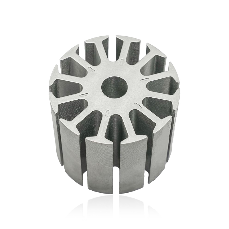 Miten vesipumpun moottorin staattori ja roottorisydän vaikuttavat vääntömomentin vakauteen ja vesipumpun moottorin sujuvaan käynnistykseen?